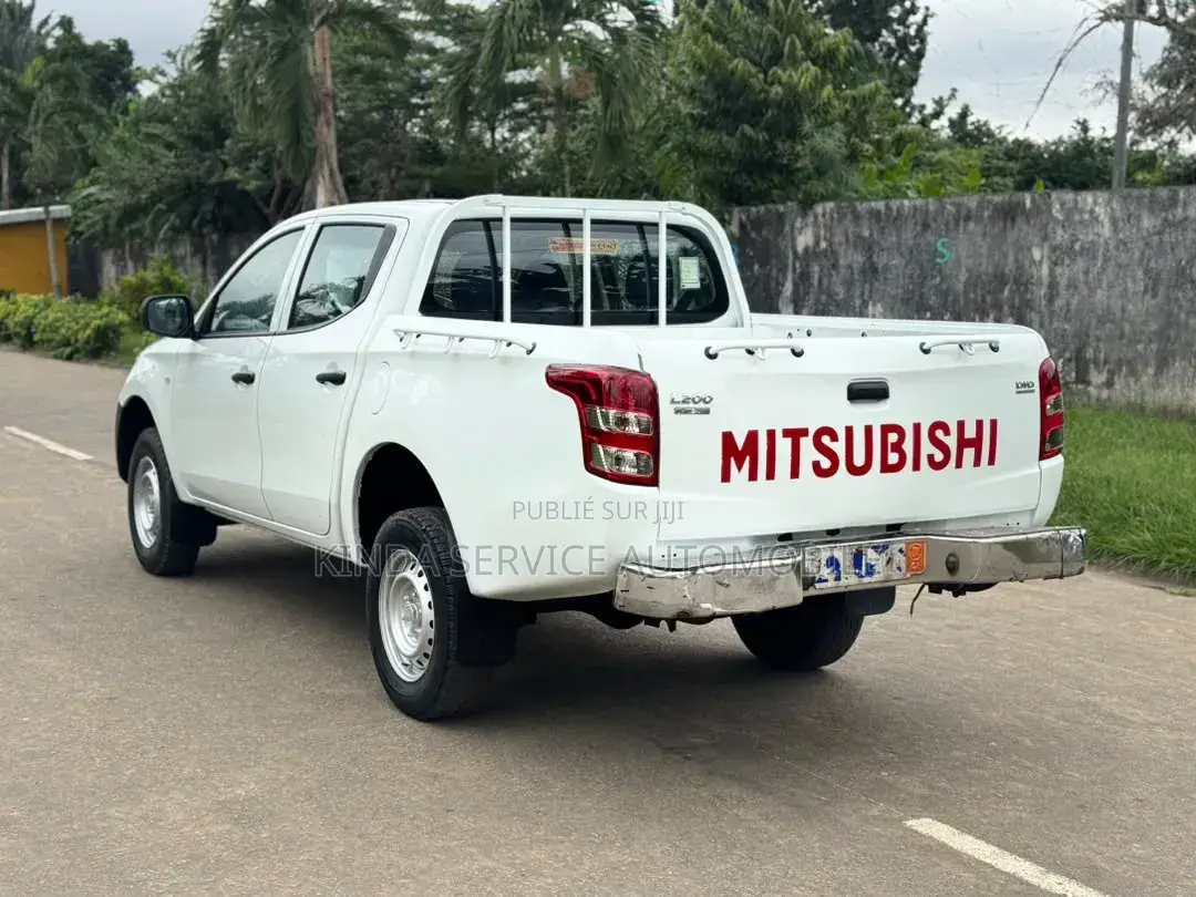 Mitsubishi L200 2016 Blanc cassé