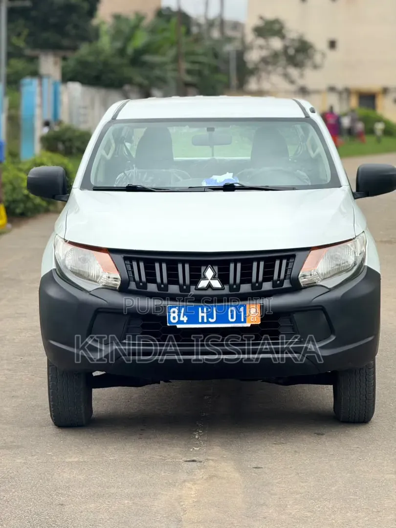 Mitsubishi L200 2016 Blanc cassé