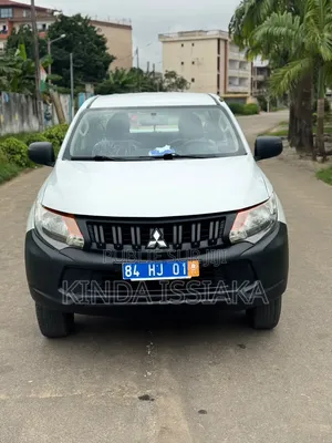Mitsubishi L200 2016 Blanc cassé