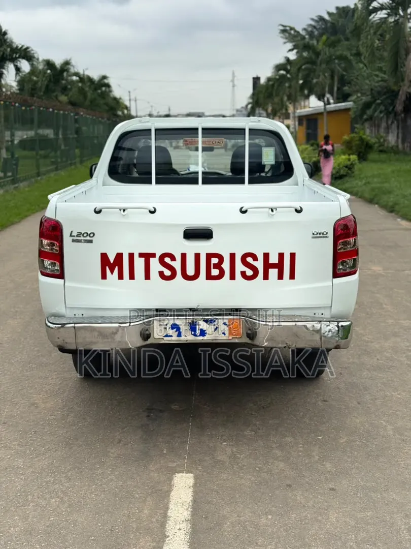 Mitsubishi L200 2016 Blanc cassé