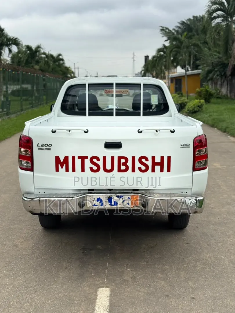 Mitsubishi L200 2016 Blanc cassé