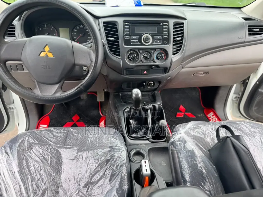 Mitsubishi L200 2016 Blanc cassé