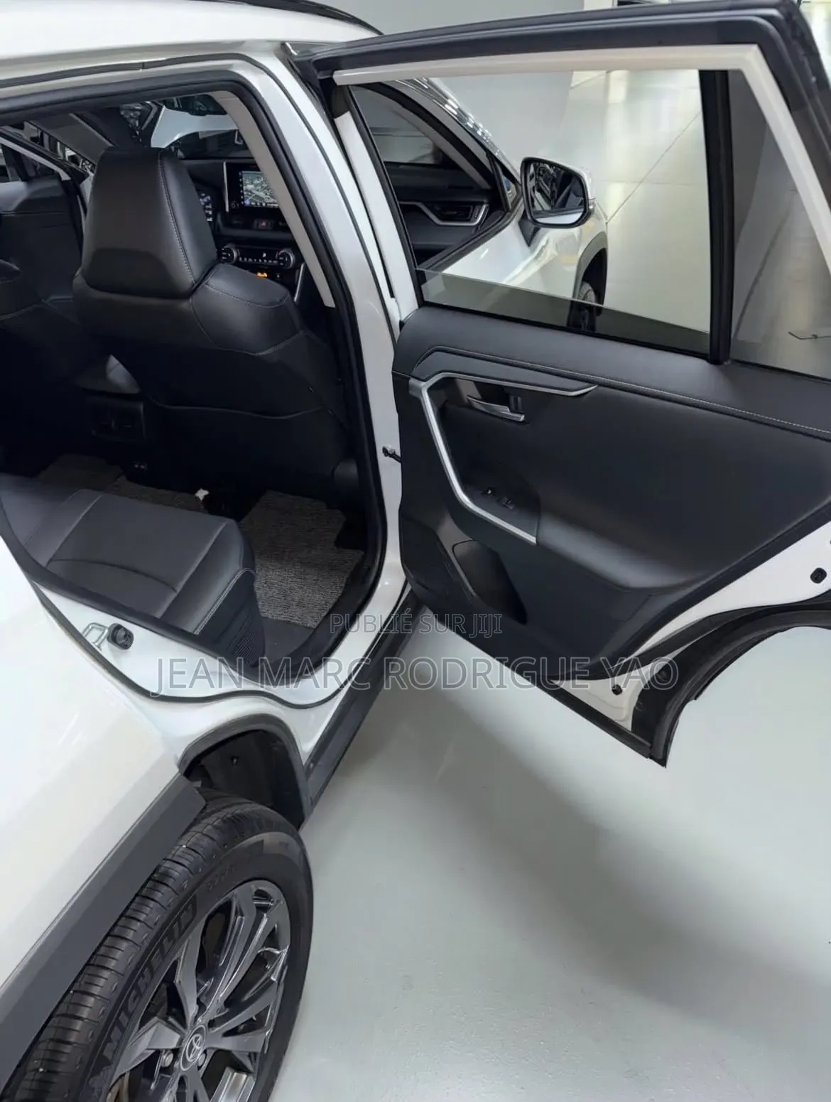 Nouveau Toyota RAV4 2026 Blanc cassé