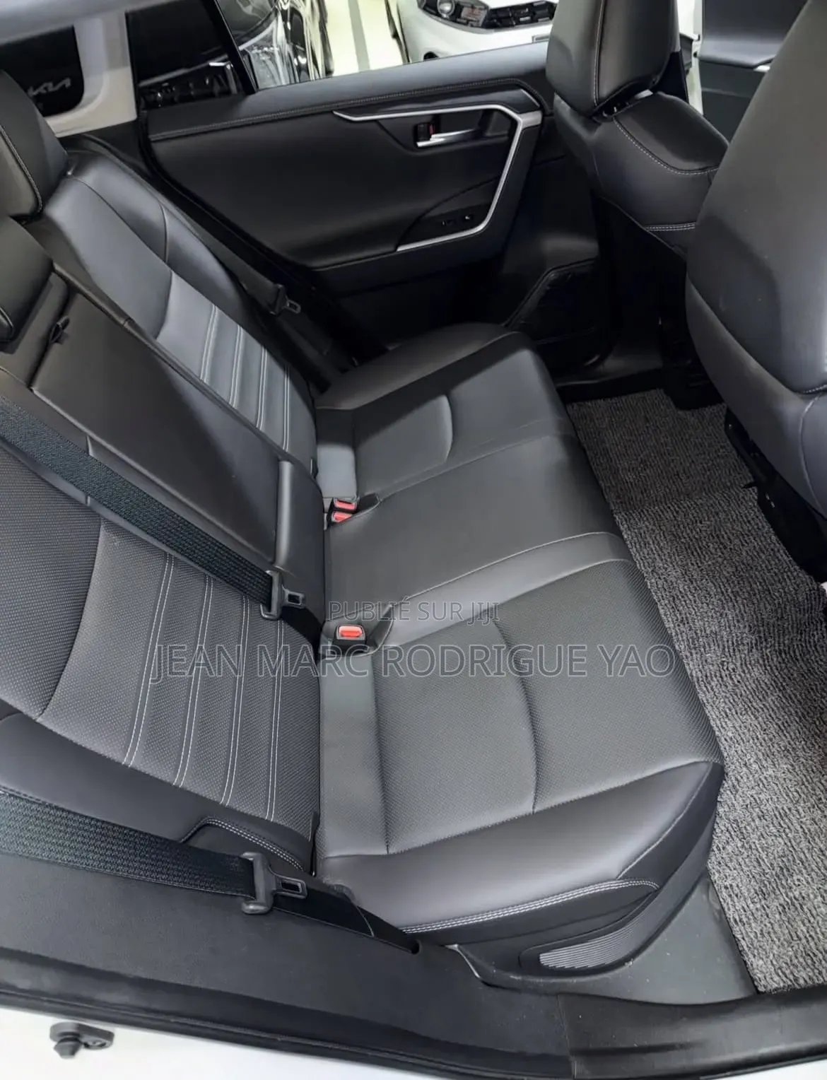 Nouveau Toyota RAV4 2026 Blanc cassé