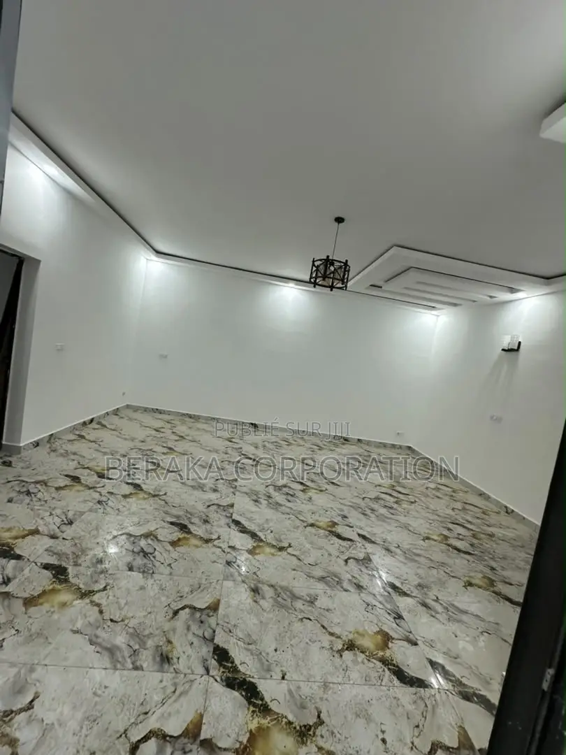 3chbre Appartement dans Beraka Corporation, Cocody à Louer