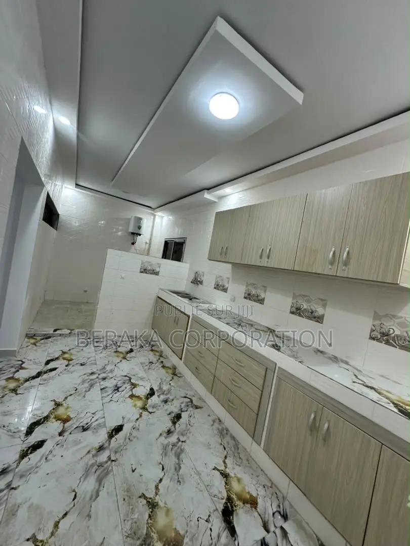 3chbre Appartement dans Beraka Corporation, Cocody à Louer