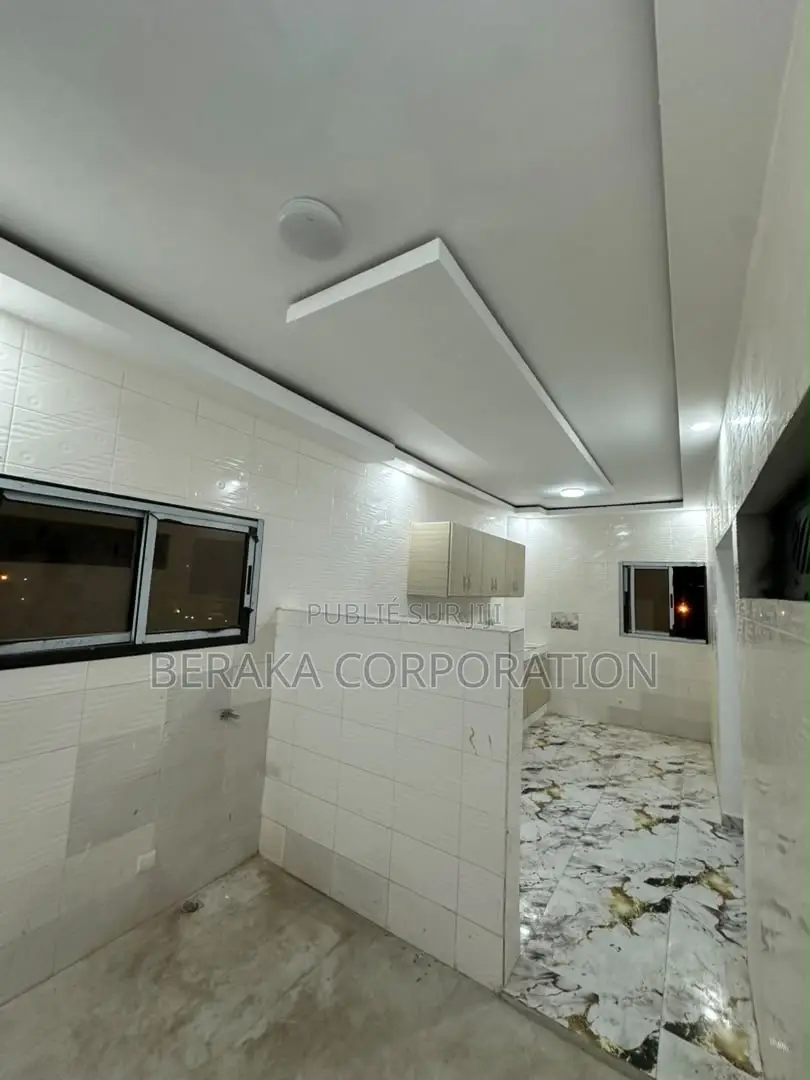 3chbre Appartement dans Beraka Corporation, Cocody à Louer