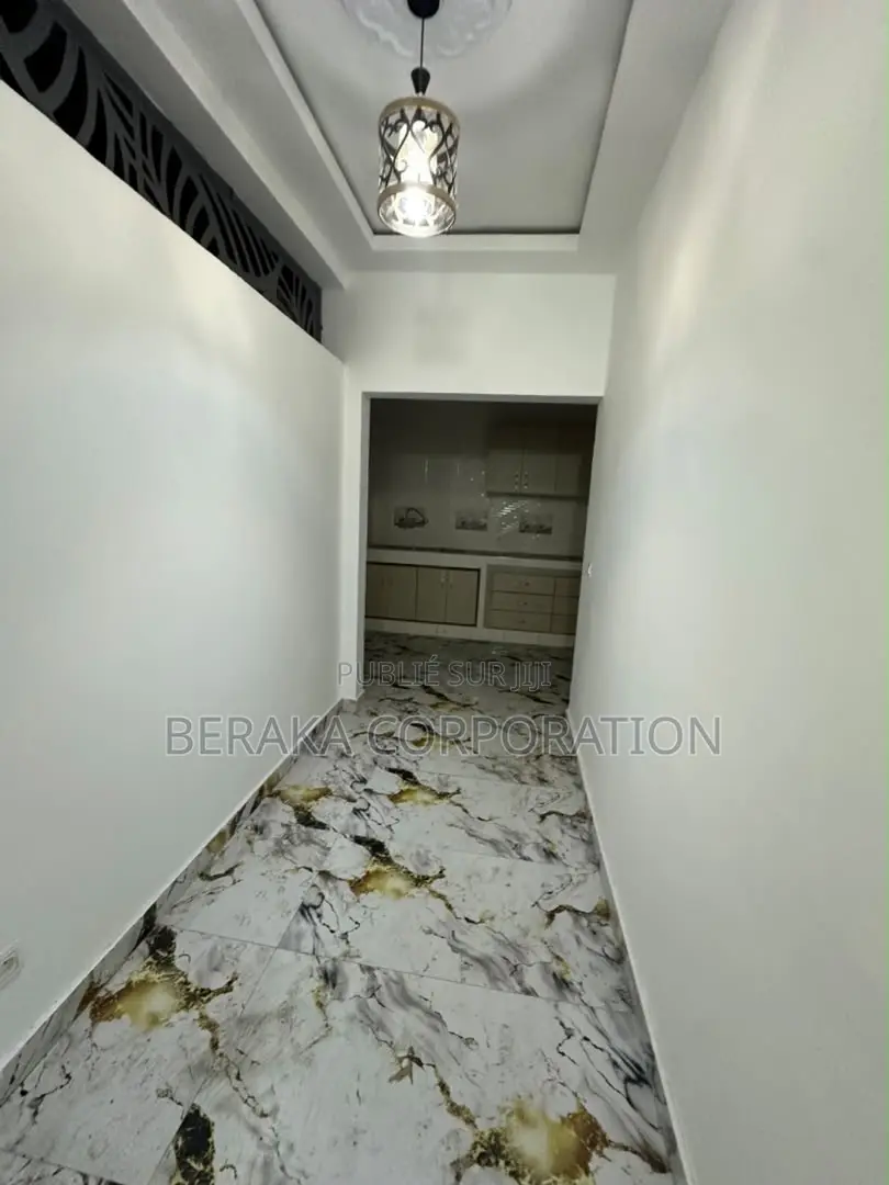 3chbre Appartement dans Beraka Corporation, Cocody à Louer