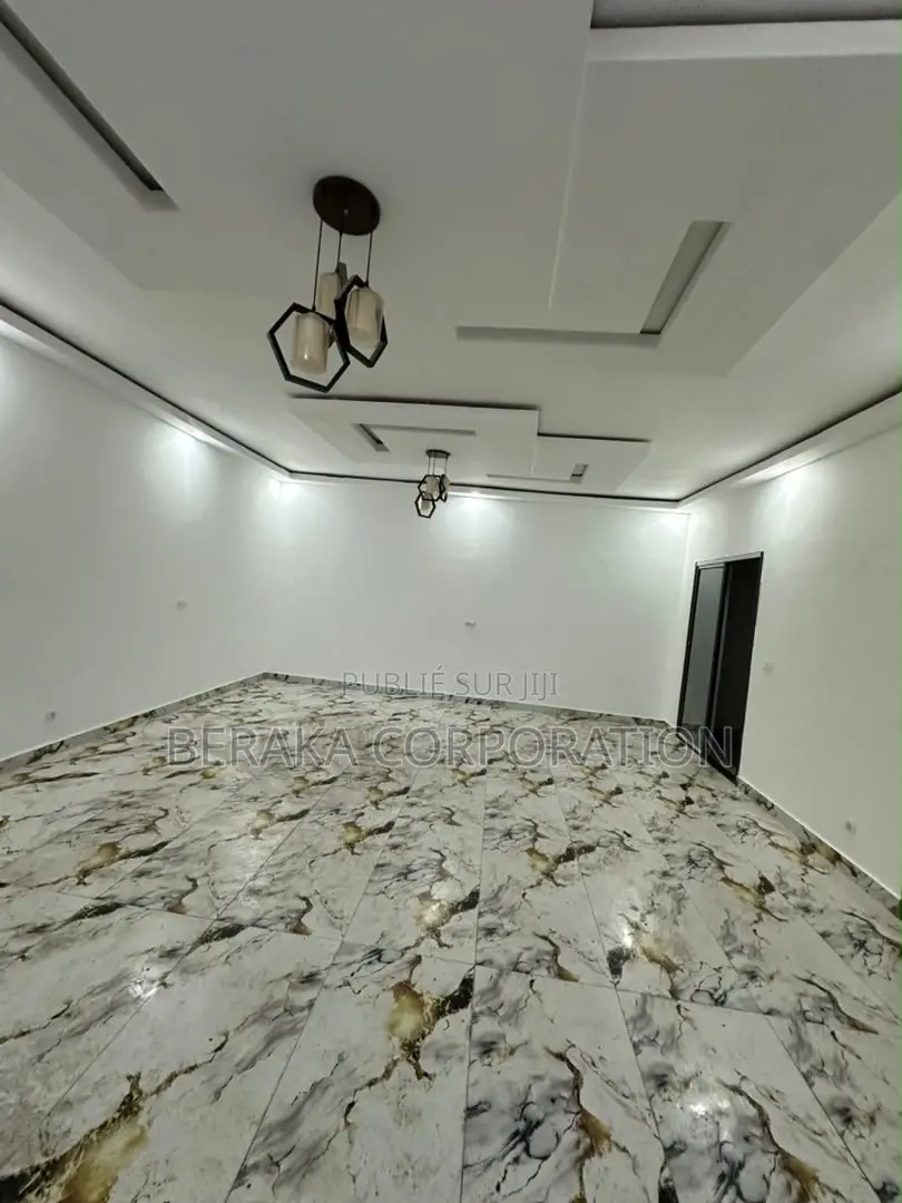 3chbre Appartement dans Beraka Corporation, Cocody à Louer