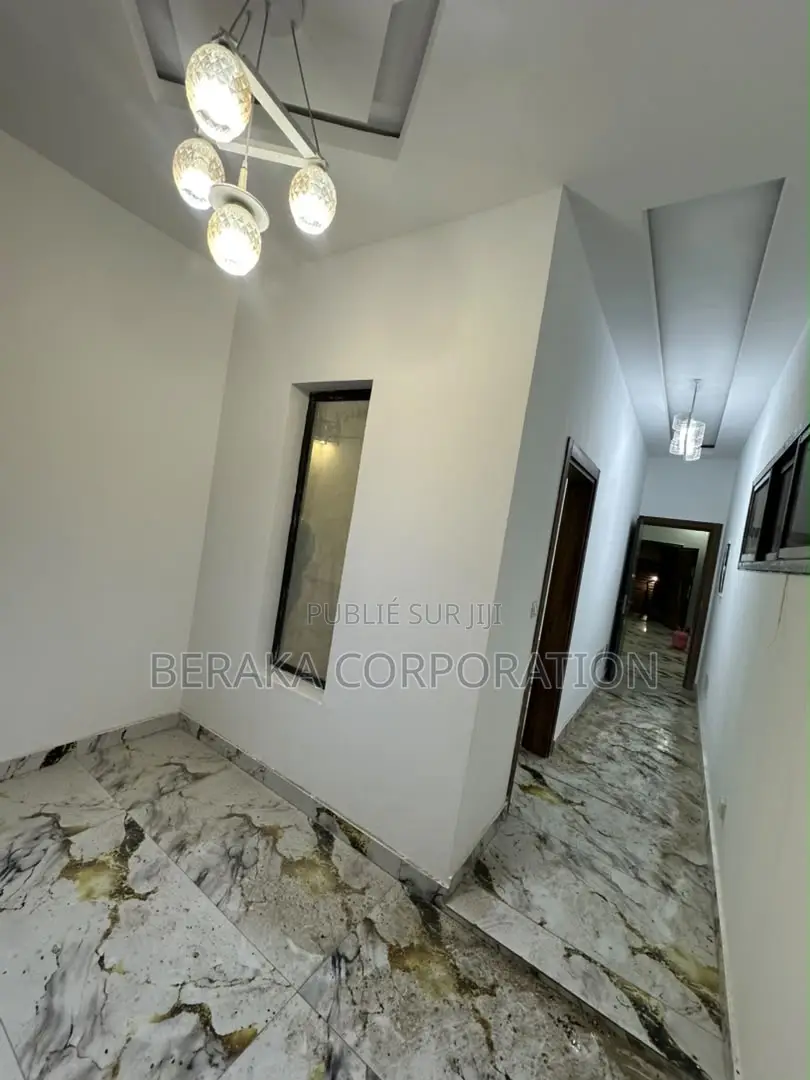 3chbre Appartement dans Beraka Corporation, Cocody à Louer