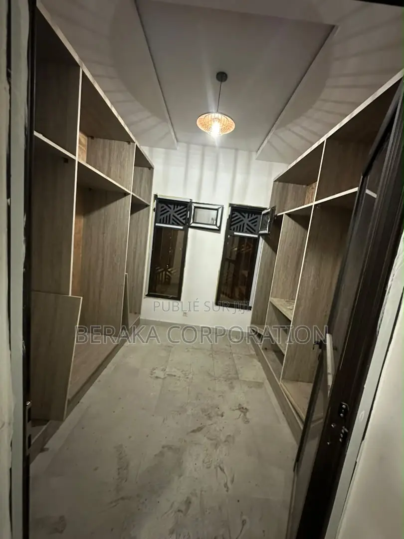 3chbre Appartement dans Beraka Corporation, Cocody à Louer