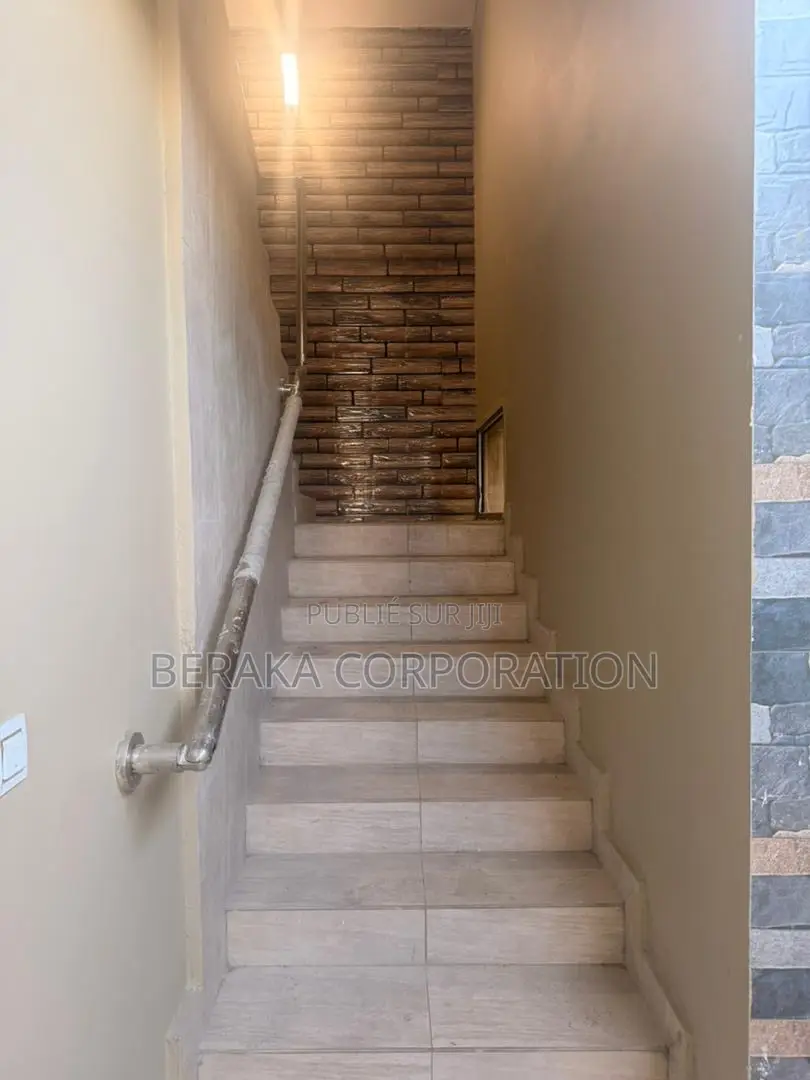 3chbre Appartement dans Beraka Corporation, Cocody à Louer