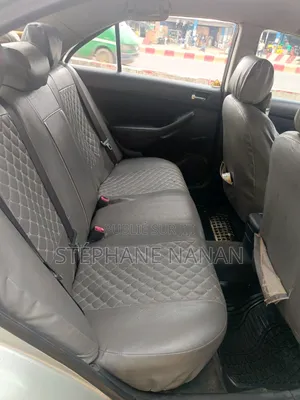 Toyota Avensis 2005 Rouge