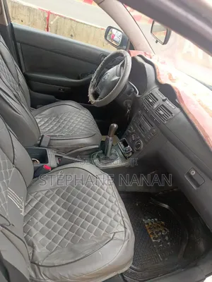 Toyota Avensis 2005 Rouge
