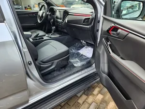 Nouveau Isuzu D-MAX 2026 Gris