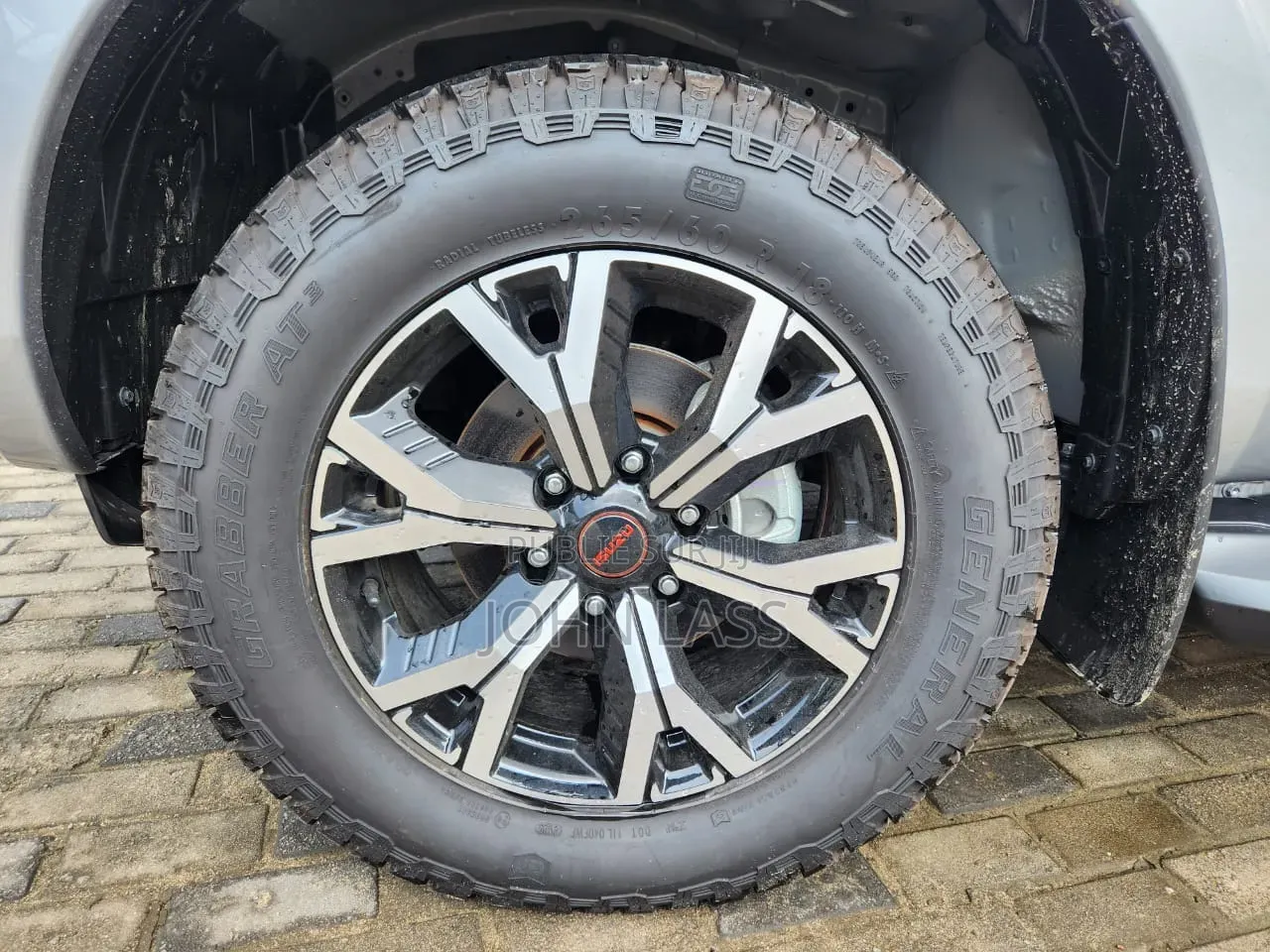 Nouveau Isuzu D-MAX 2026 Gris