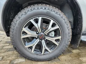 Nouveau Isuzu D-MAX 2026 Gris