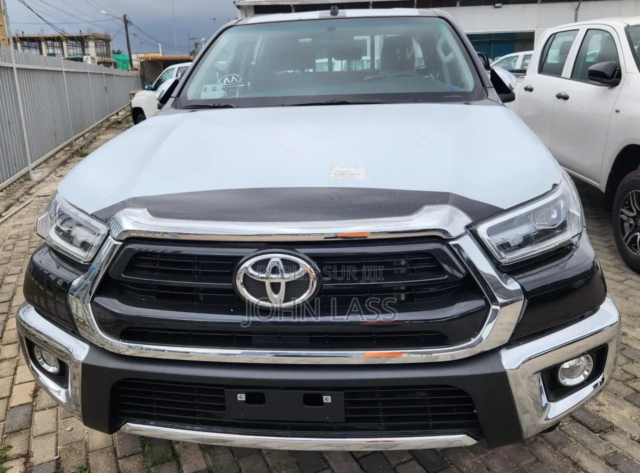 Nouveau Toyota Hilux 2025 Noir