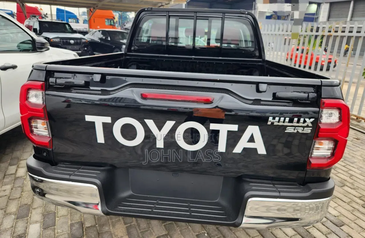Nouveau Toyota Hilux 2025 Noir