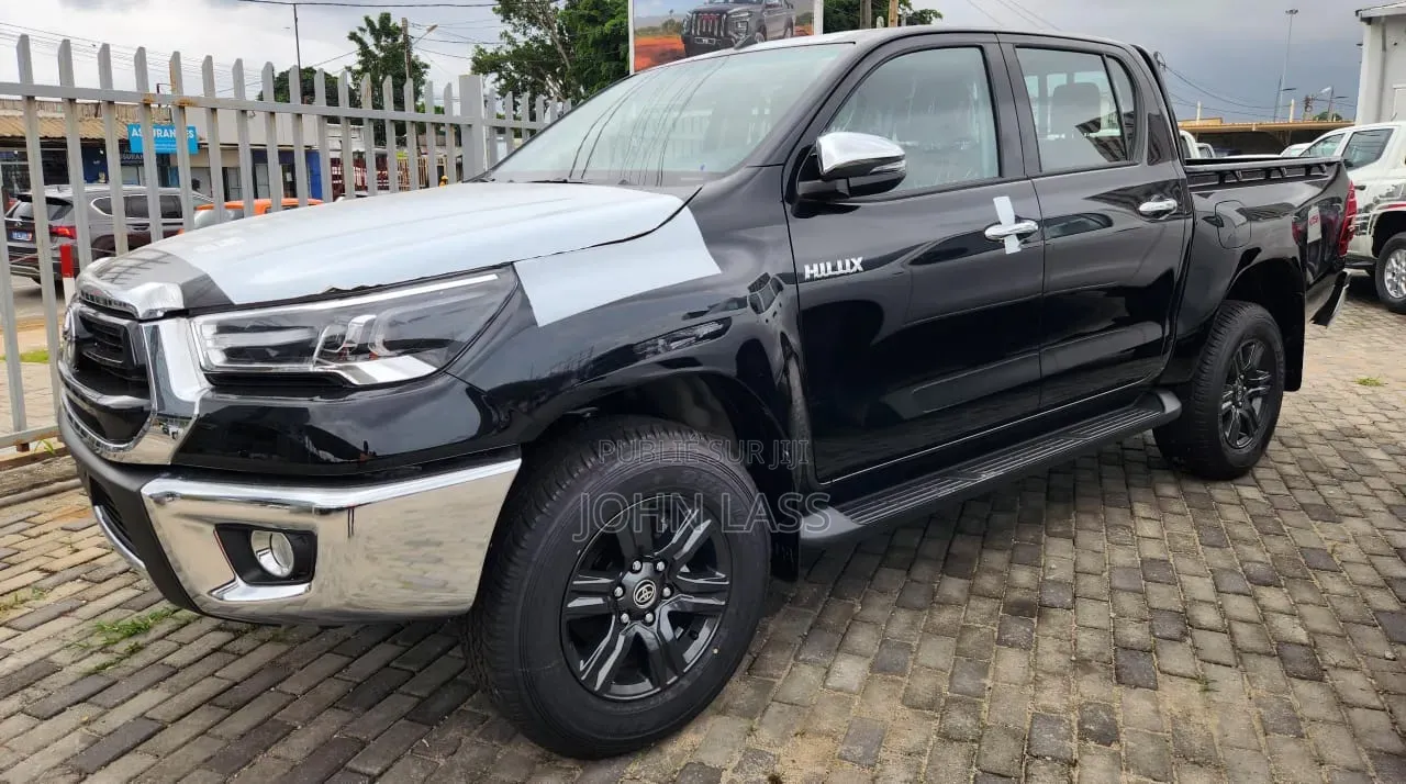 Nouveau Toyota Hilux 2025 Noir