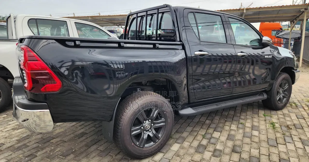 Nouveau Toyota Hilux 2025 Noir