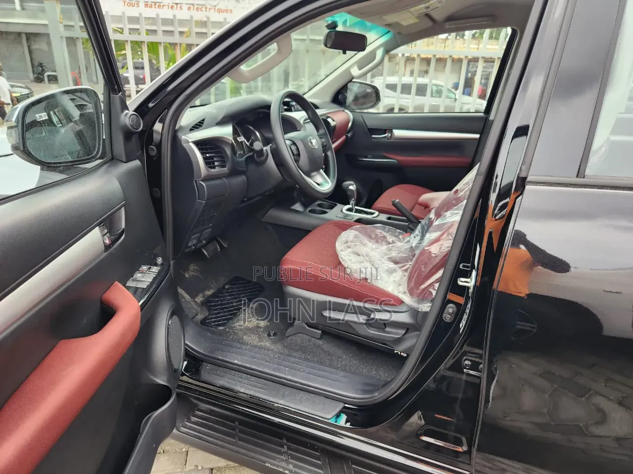 Nouveau Toyota Hilux 2025 Noir