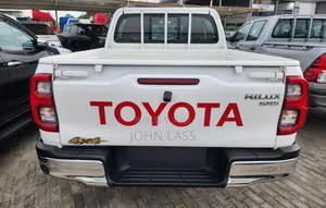 Nouveau Toyota Hilux 2025 Blanc cassé