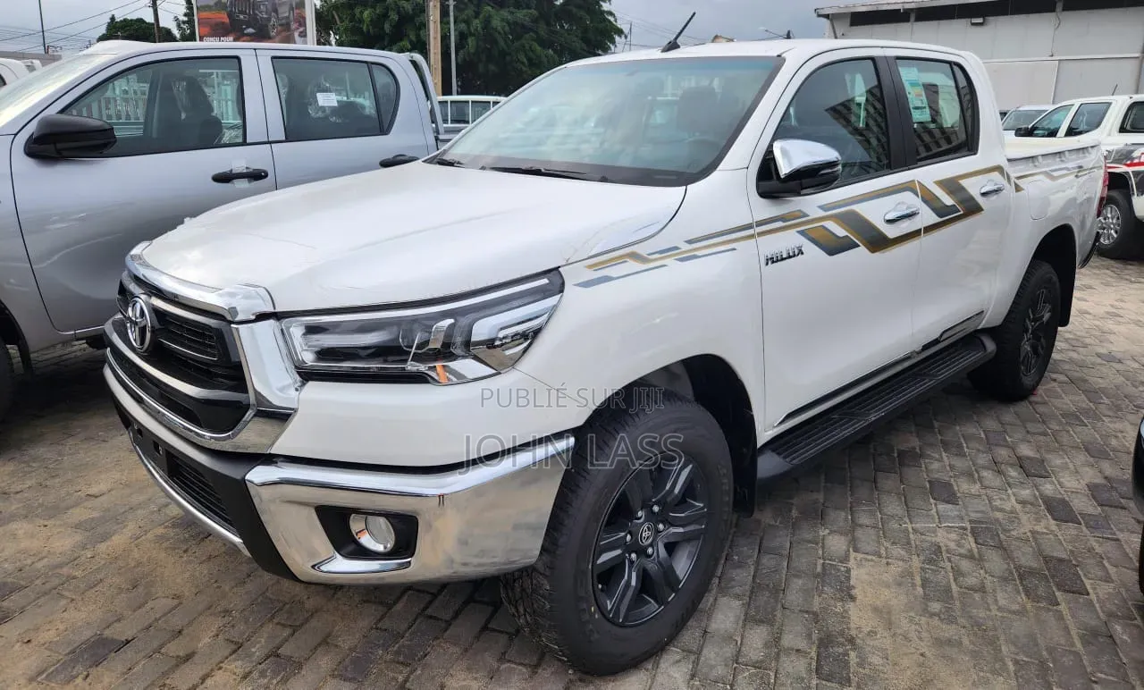 Nouveau Toyota Hilux 2025 Blanc cassé