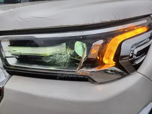 Nouveau Toyota Hilux 2025 Blanc cassé