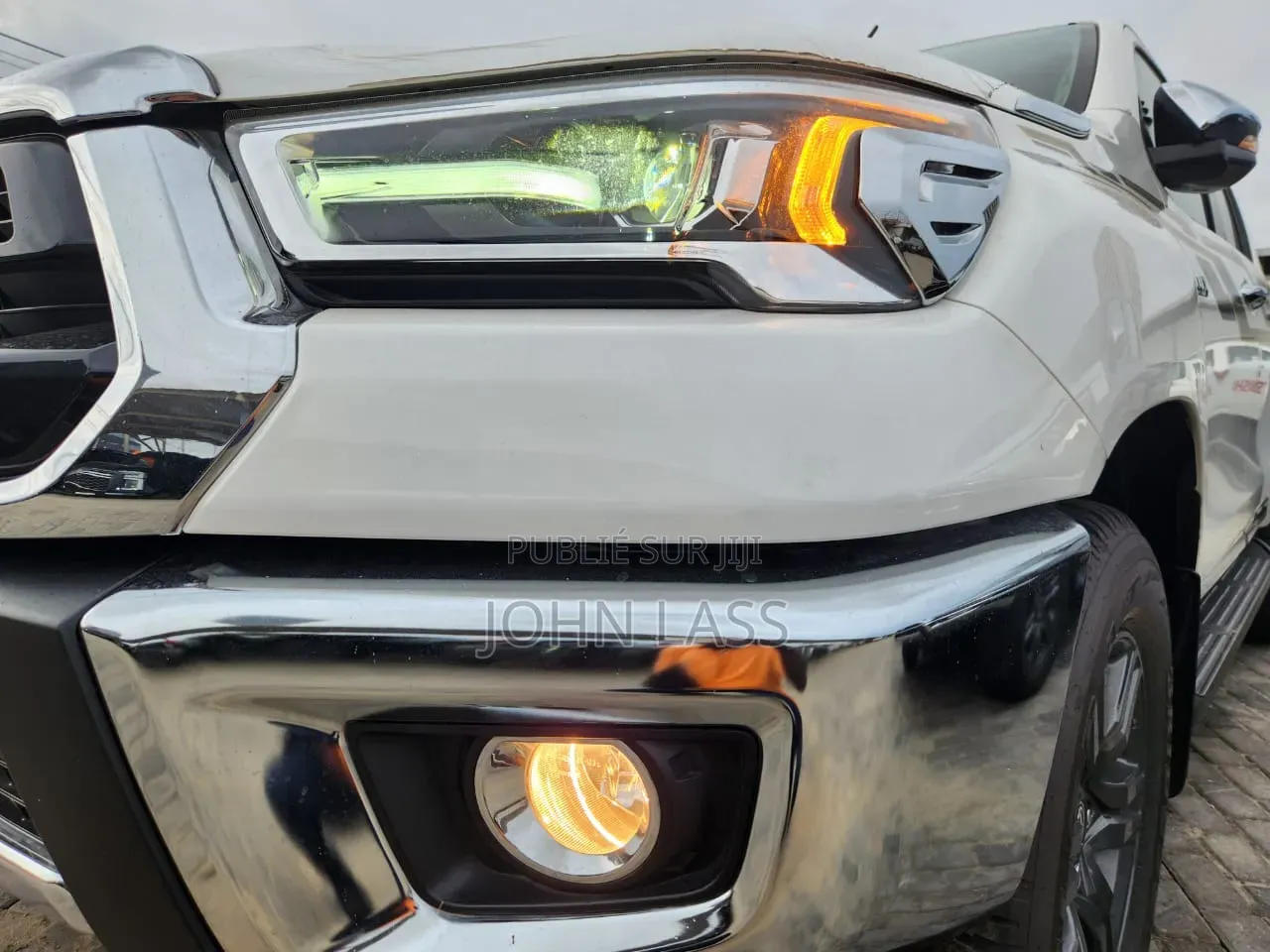 Nouveau Toyota Hilux 2025 Blanc cassé