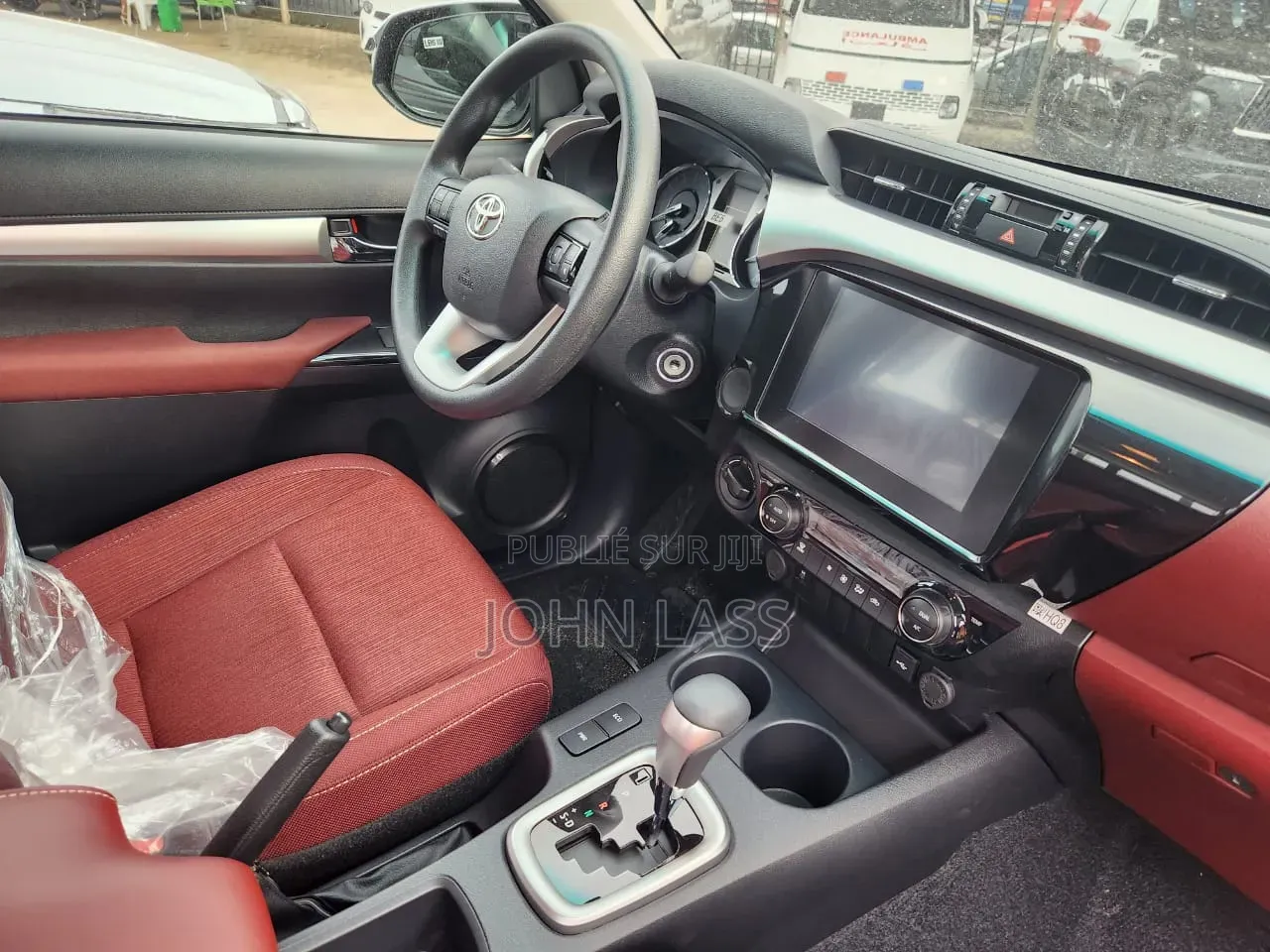 Nouveau Toyota Hilux 2025 Blanc cassé