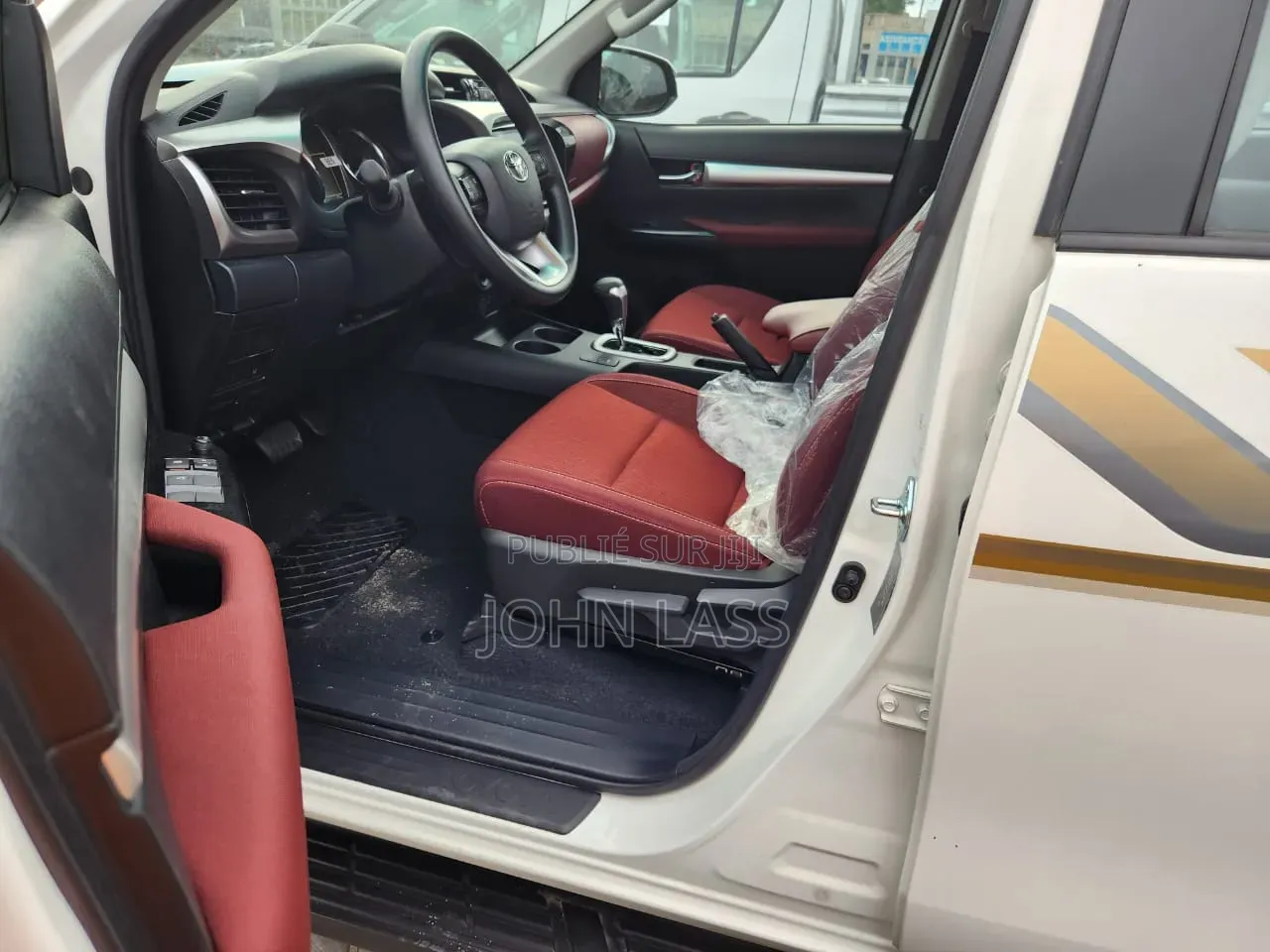 Nouveau Toyota Hilux 2025 Blanc cassé