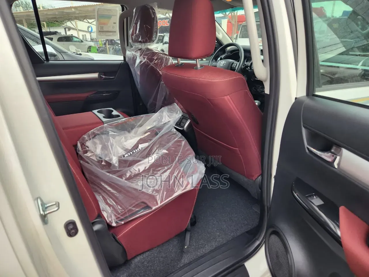 Nouveau Toyota Hilux 2025 Blanc cassé