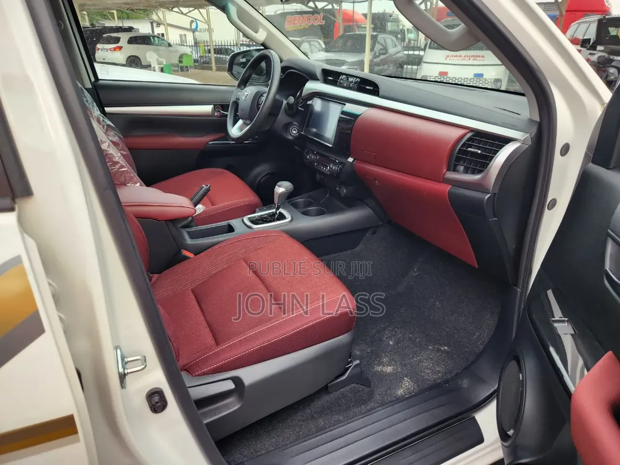 Nouveau Toyota Hilux 2025 Blanc cassé
