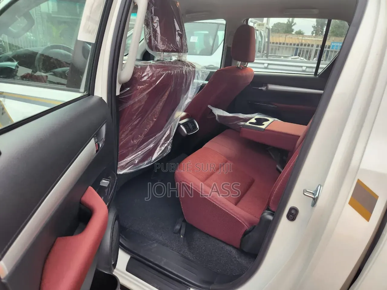 Nouveau Toyota Hilux 2025 Blanc cassé