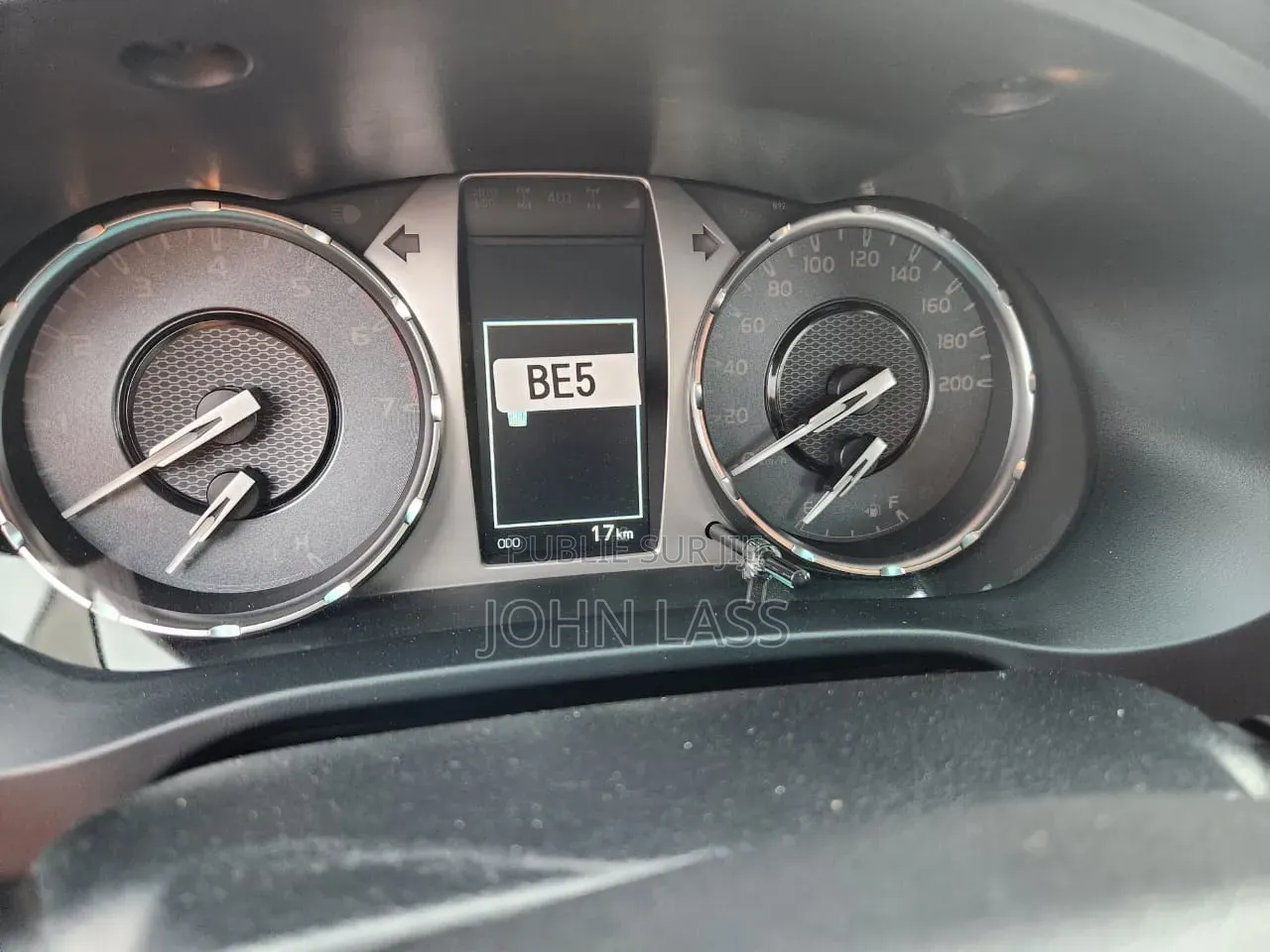 Nouveau Toyota Hilux 2025 Blanc cassé