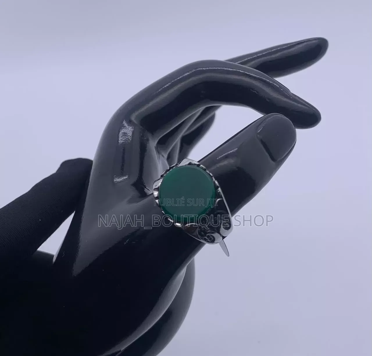 Bague Au Design Minimaliste Et Poli