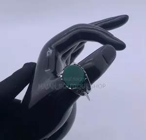 Bague Au Design Minimaliste Et Poli