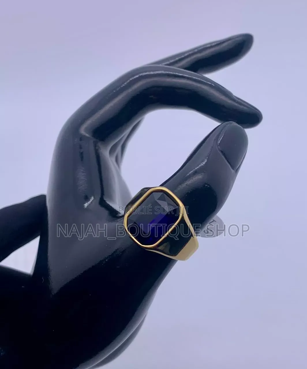 Bague Au Design Minimaliste Et Poli