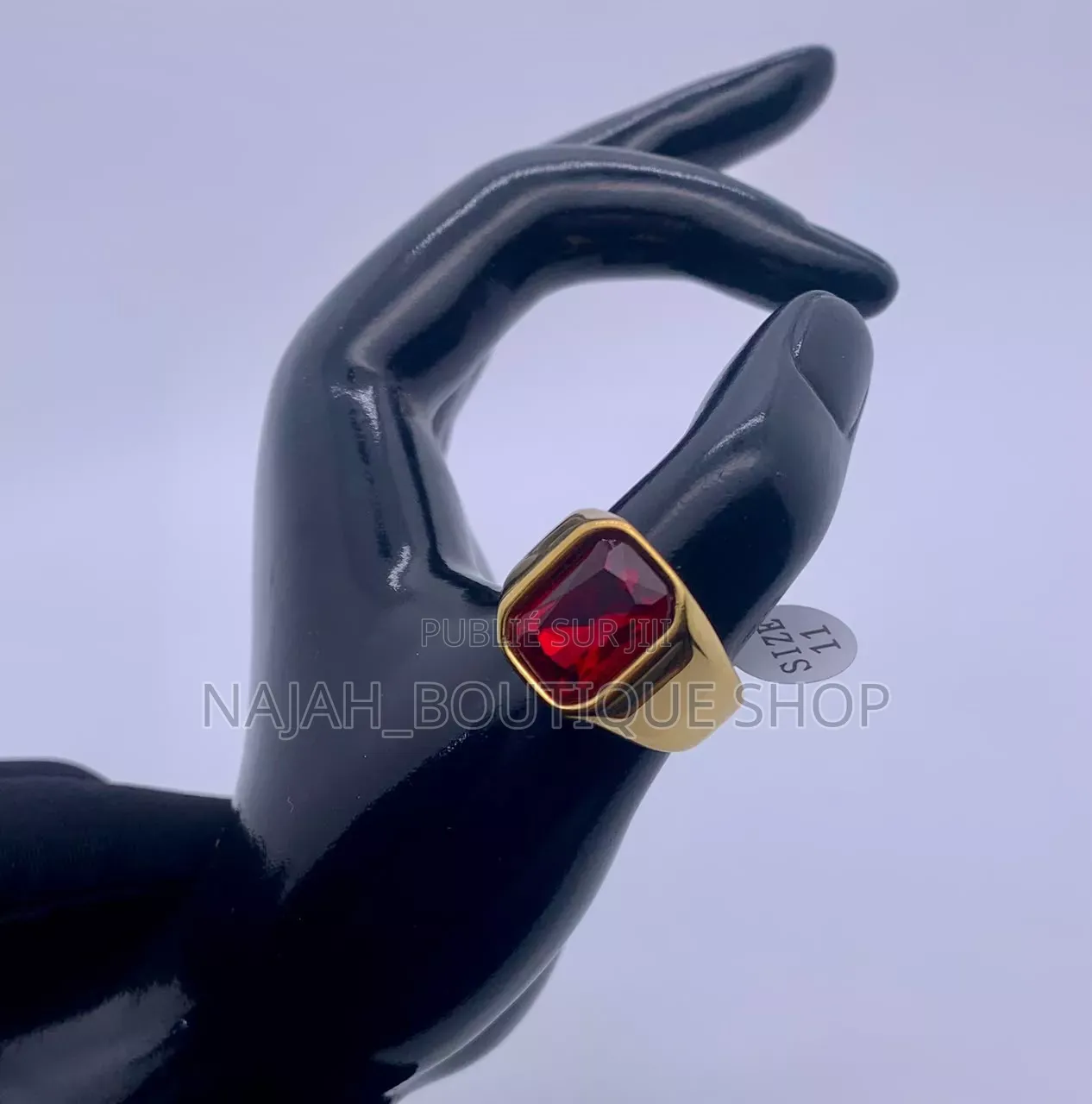 Bague Au Design Minimaliste Et Poli