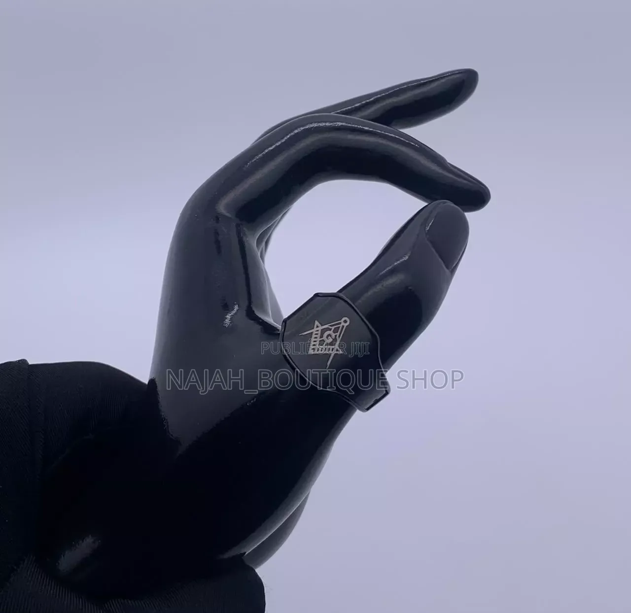 Bague Au Design Minimaliste Et Poli
