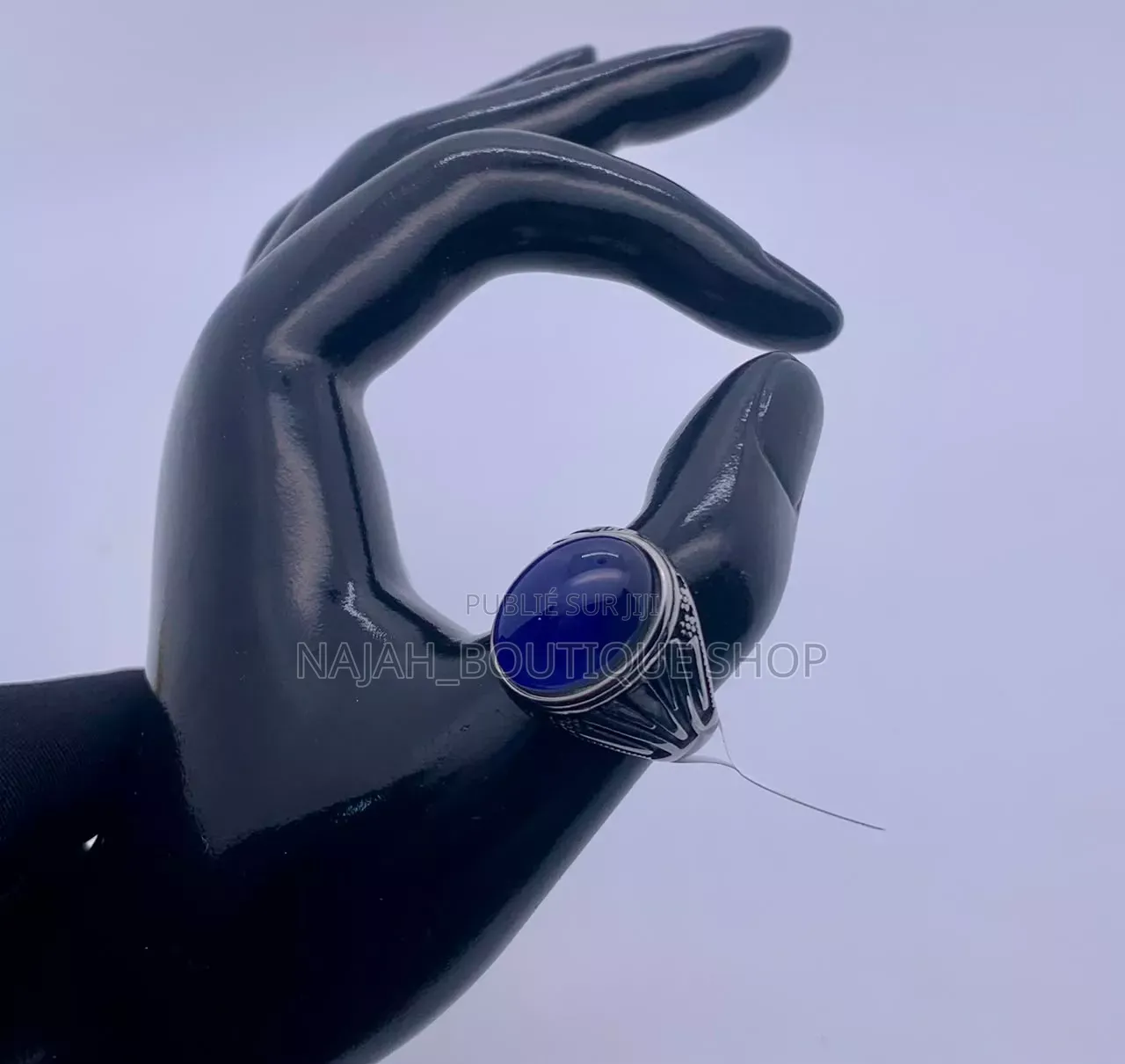 Bague Au Design Minimaliste Et Poli