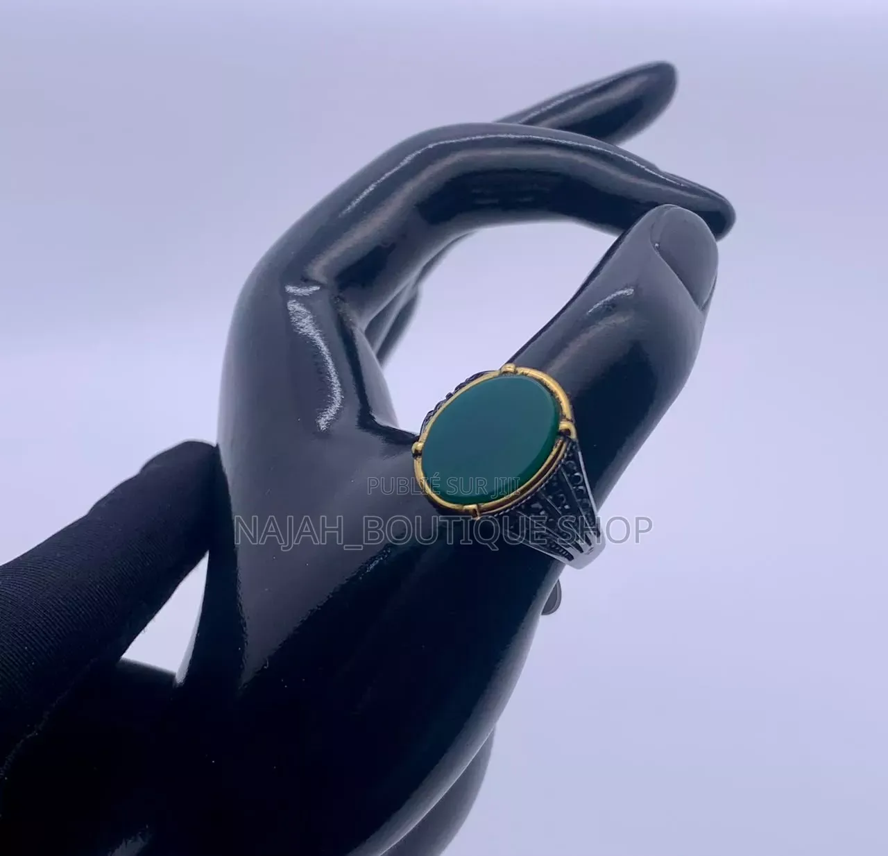 Bague Au Design Minimaliste Et Poli