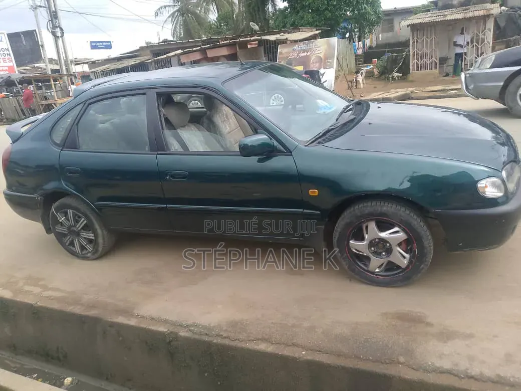 Toyota Corolla 2001 Orange