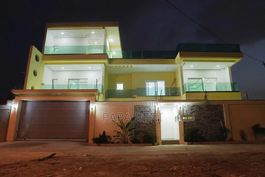 7chbre Duplex dans Angré Immobiliers, Cocody à Vendre