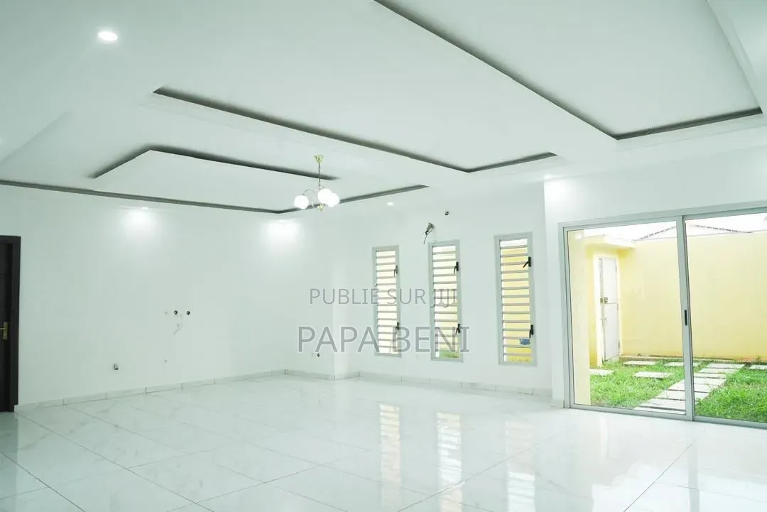 7chbre Duplex dans Angré Immobiliers, Cocody à Vendre