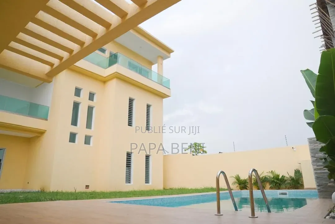 7chbre Duplex dans Angré Immobiliers, Cocody à Vendre
