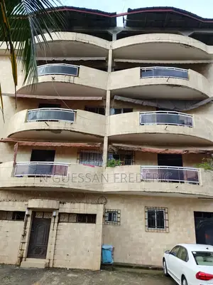 1chbre Maison dans Cocody à Vendre
