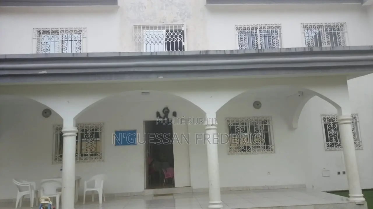 1chbre Maison dans Cocody à Vendre