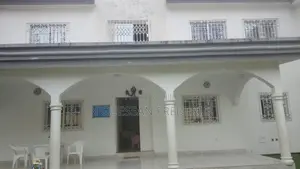 1chbre Maison dans Cocody à Vendre